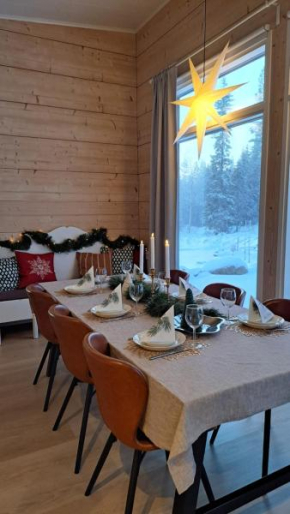 Arctic Giantlog Villa with a ice skating area, Rovaniemi